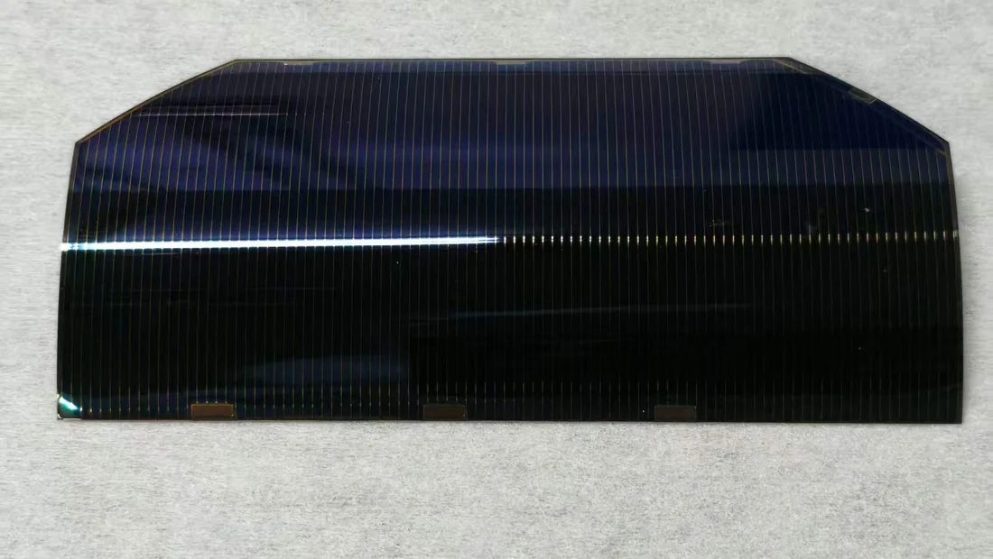Thinned upright Ge-based triple-junction flexible GaAs solar cells